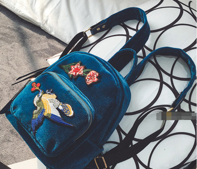 Стилна дамска раница с имитация на велур и бродерия