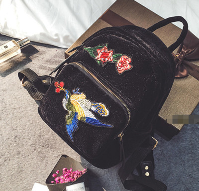 Стилна дамска раница с имитация на велур и бродерия