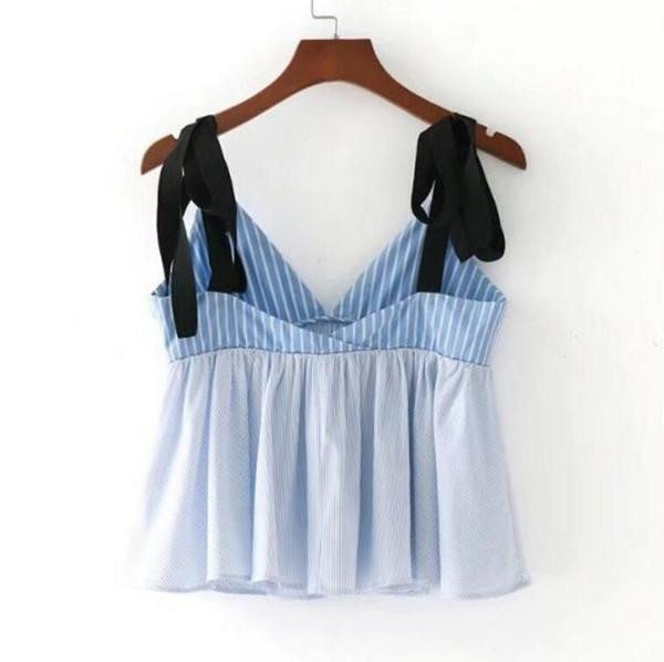 Летен дамски потник с V-образно деколте в свободен стил