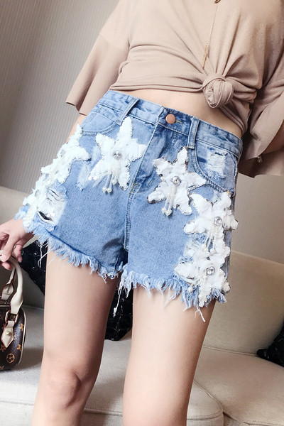 Φρέσκα κυρίες σορτς με όμορφα κεντήματα και υψηλή μέση