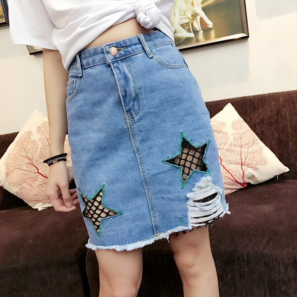 Красива дамска пола с бродерия и мрежа, с висока талия