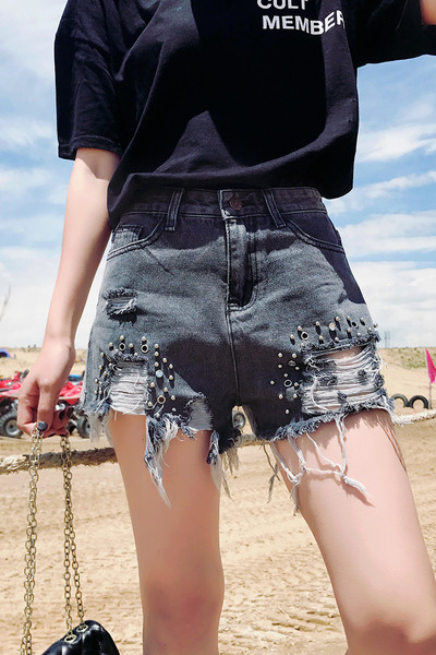 Denim σορτς για τις γυναίκες με υψηλή μέση και μεταλλική διακόσμηση