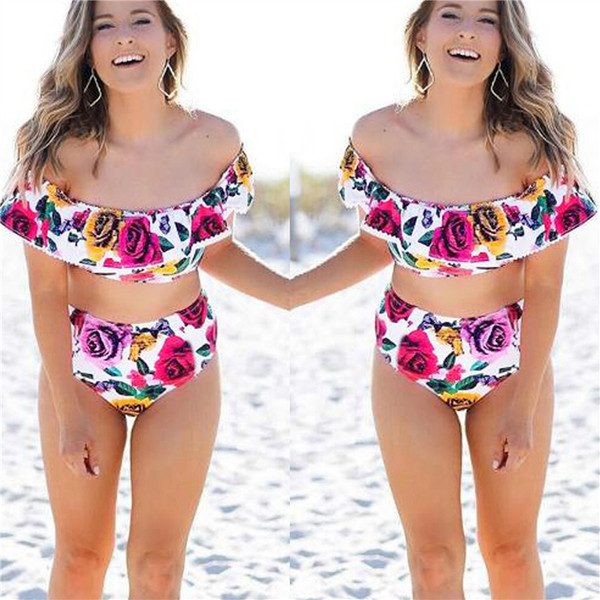 Интересен шарен дамски бански костюм от две части 