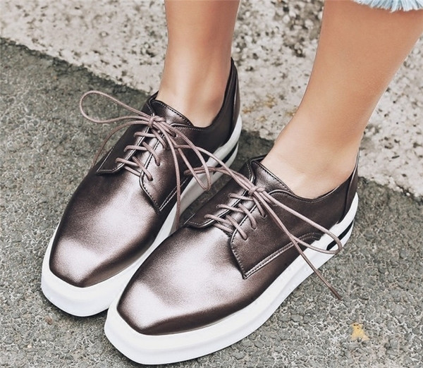 Μοναδικά γυναικεία σπορ-κομψά αθλητικά πάνινα παπούτσια με υψηλή επίπεδη σόλα 4 εκ. - 3 χρώματα