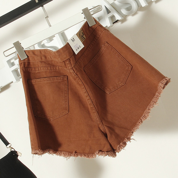 Κομψή σορτς για τις γυναίκες με δεσμούς σε μαύρο, λευκό και καφέ