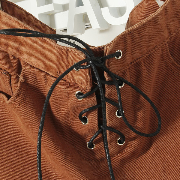 Κομψή σορτς για τις γυναίκες με δεσμούς σε μαύρο, λευκό και καφέ