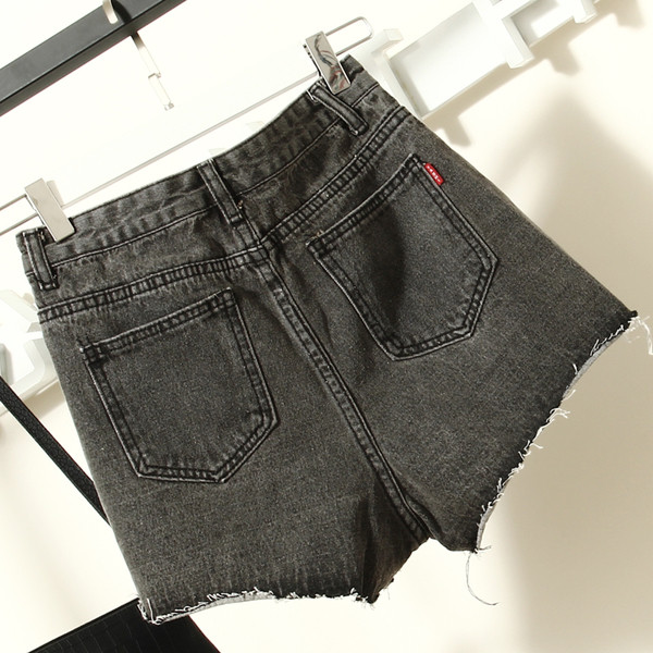 Красиви дънкови къси панталони за дамите накъсани и с пискюли