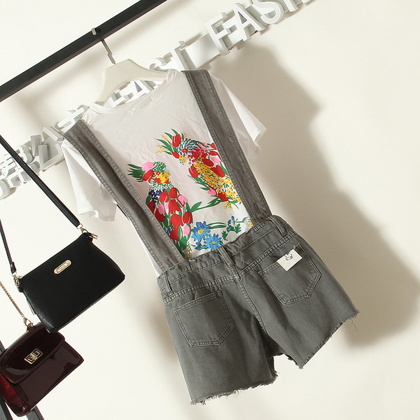 Σύντομη κυρίες παντελόνι με τιράντες που σημειώνονται