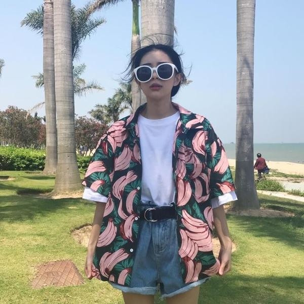 Καλοκαίρι και φρέσκα κυρίες κοντό μανίκι πουκάμισο