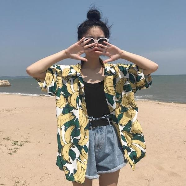 Καλοκαίρι και φρέσκα κυρίες κοντό μανίκι πουκάμισο