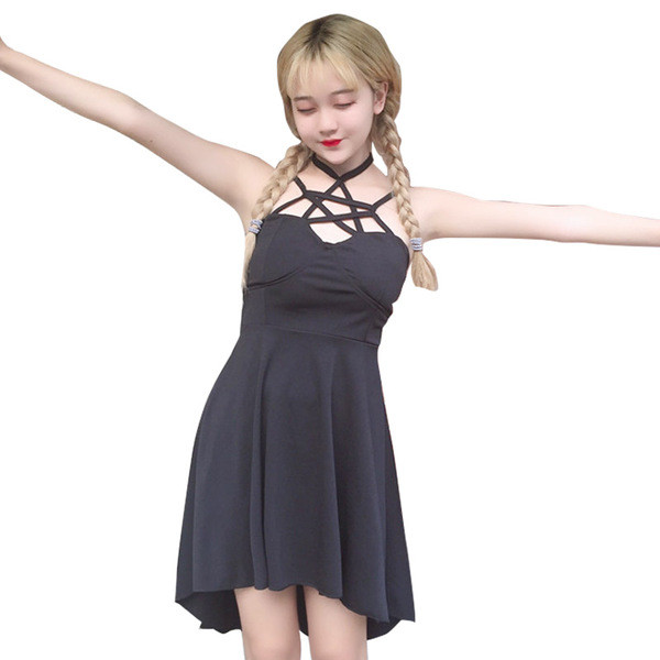 Стилна дамска рокля в черен цвят с кръстосани презрамки