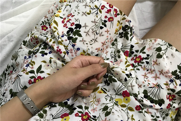 Ежедневна дамска рокля с флорален мотив и 3/4 ръкав