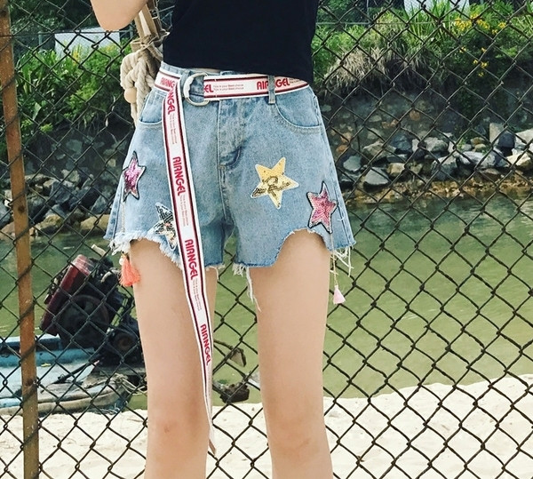 Уникални къси дънкови панталони със звездички от пайети