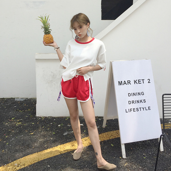 Стилен дамски спортен екип - тениска + къси панталони