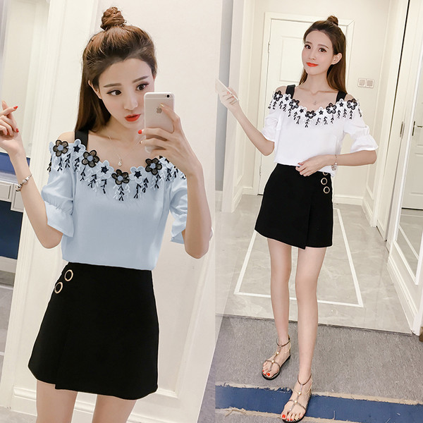 Супер стилна шифонена дамска блуза с дантелени цветчета