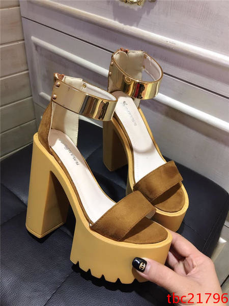 Πολύ ενδιαφέρον γυναικών σανδαλιών υψηλά τακουνιών  με χρυσή αγκράφα γύρω από τον αστράγαλο - 2 χρώματα