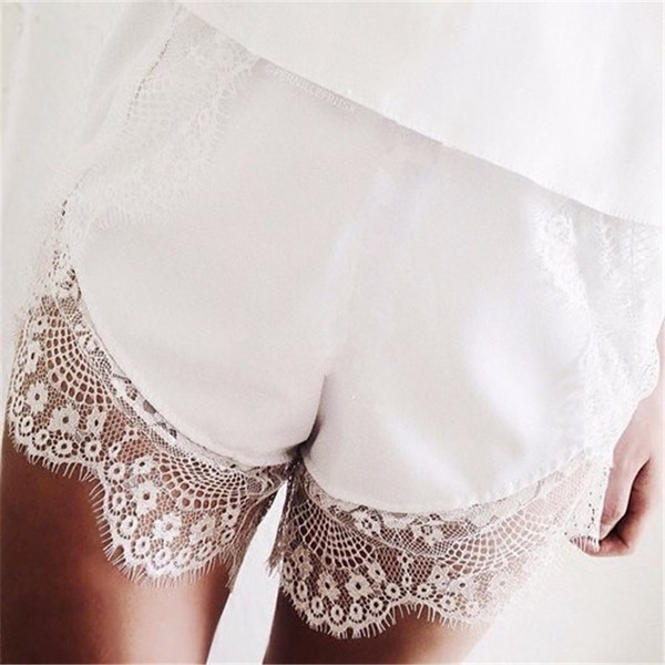 Μοναδικό  γυναικείο σορτς, με διάτρητη δαντέλα