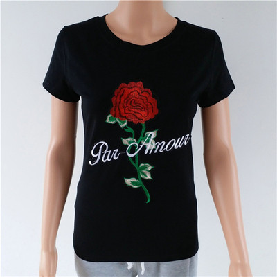 Γυναικείο  T-shirt με ενδιαφέρον εκτύπωσης - τριαντάφυλλα σε δύο χρώματα