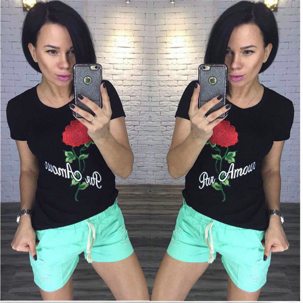 Γυναικείο  T-shirt με ενδιαφέρον εκτύπωσης - τριαντάφυλλα σε δύο χρώματα