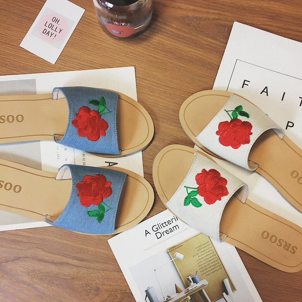 Γυναικείες casual παντόφλες  σε διαφορετικά χρώματα