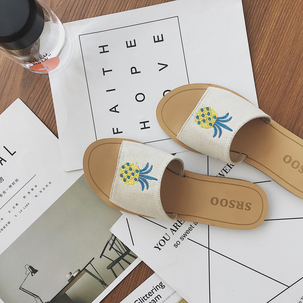 Γυναικείες casual παντόφλες  σε διαφορετικά χρώματα