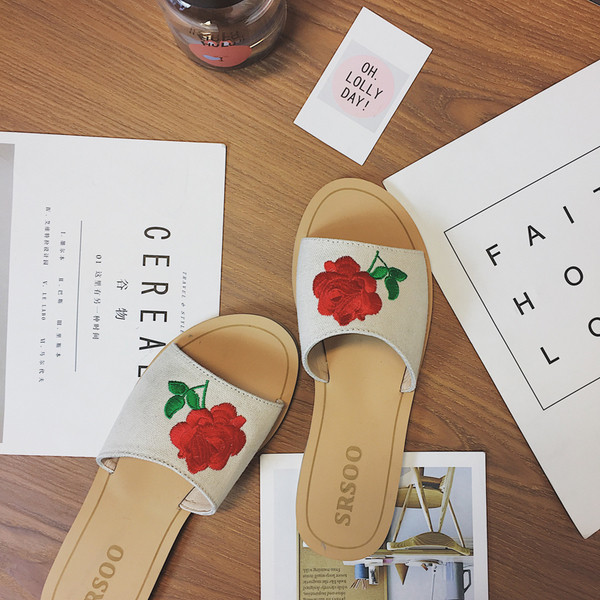 Γυναικείες casual παντόφλες  σε διαφορετικά χρώματα