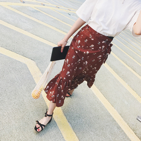 Κομψές γυναικείες  σανδάλια με κορδέλα σε καφέ και μαύρο