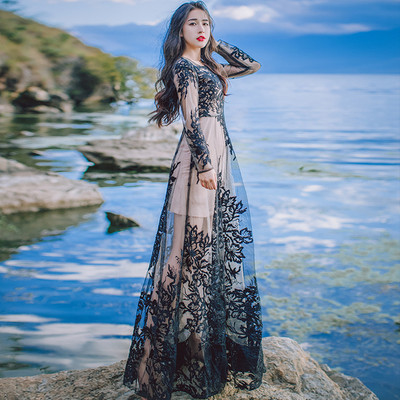 Μοναδικό μακρύ κομψό γυναικείο φόρεμα με υπέροχη δαντέλα στην πλάτη διάτρητη - 2 χρώματα