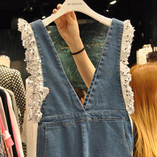 Κομψό κυρίες jumpsuit με κομμένα λαιμόκοψη με δαντέλα