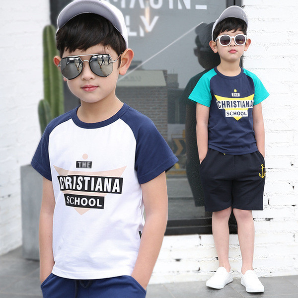 Όμορφη παιδική μπλούζα με επιγραφές και διαφορετικά χρώματα