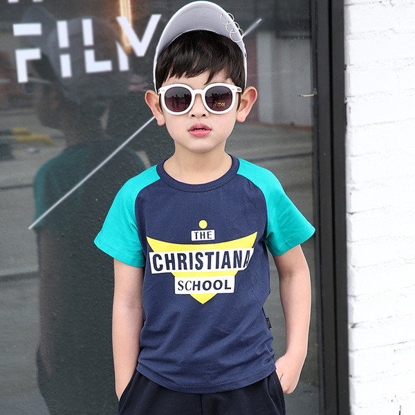 Όμορφη παιδική μπλούζα με επιγραφές και διαφορετικά χρώματα