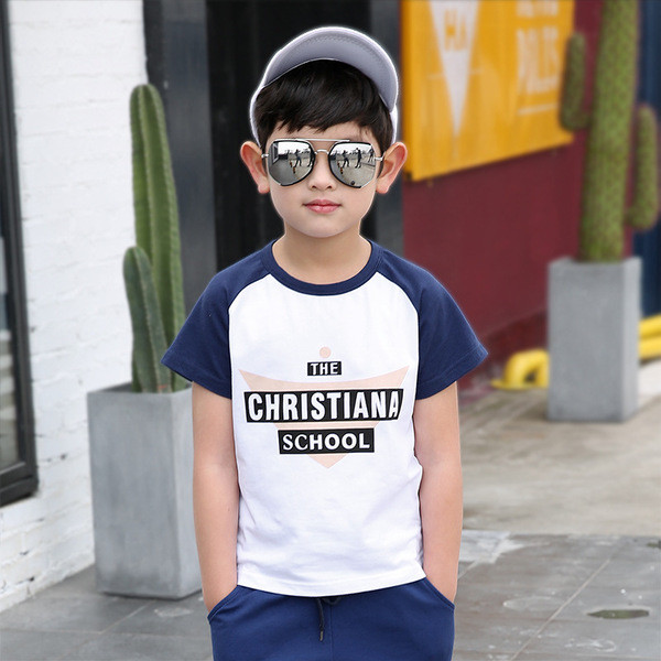 Όμορφη παιδική μπλούζα με επιγραφές και διαφορετικά χρώματα