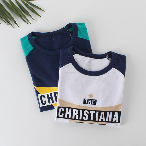 Όμορφη παιδική μπλούζα με επιγραφές και διαφορετικά χρώματα