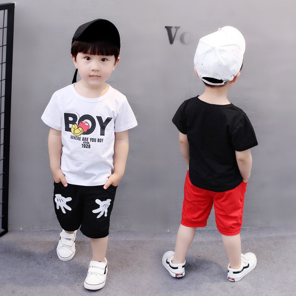 Παιδικό αθλητικό σετ για αγόρια με επιγραφές και εικόνες