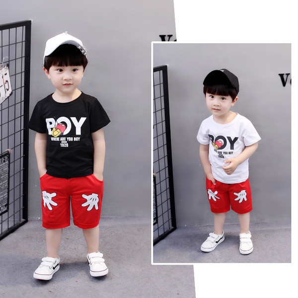 Παιδικό αθλητικό σετ για αγόρια με επιγραφές και εικόνες