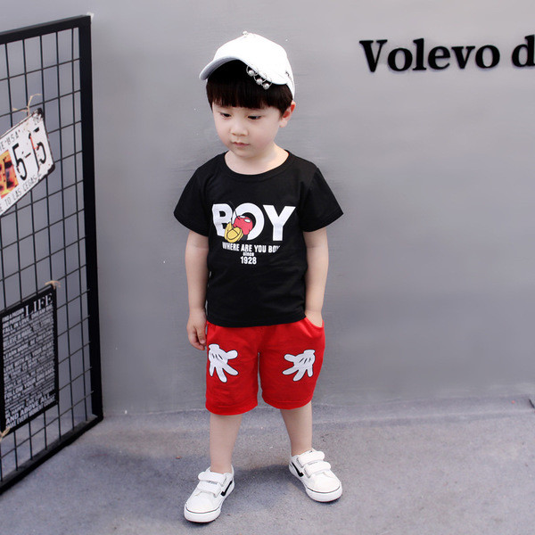 Παιδικό αθλητικό σετ για αγόρια με επιγραφές και εικόνες