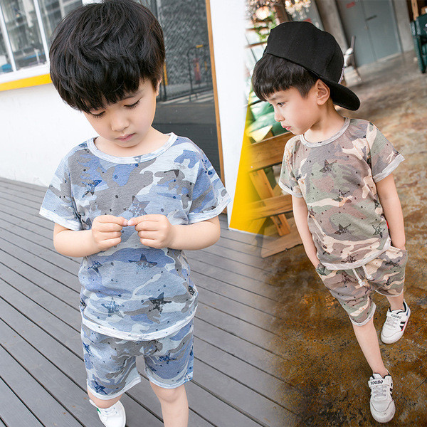 Αθλητικό σετ καμουφλάζ για αγόρια - T-shirt + σορτς