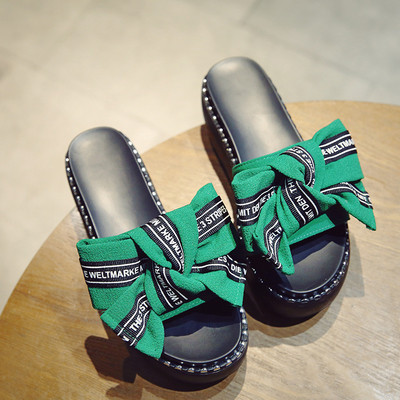 Μοντέρνες γυναικείες παντόφλες με μεγάλη πλατφόρμα και κορδέλα σε διάφορα χρώματα