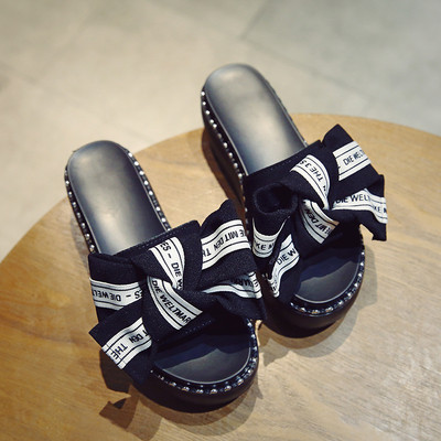 Μοντέρνες γυναικείες παντόφλες με μεγάλη πλατφόρμα και κορδέλα σε διάφορα χρώματα