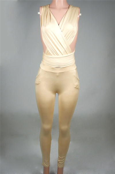 Γυναικείες φόρμες με πολύ όμορφη κορδέλα στην πλάτη