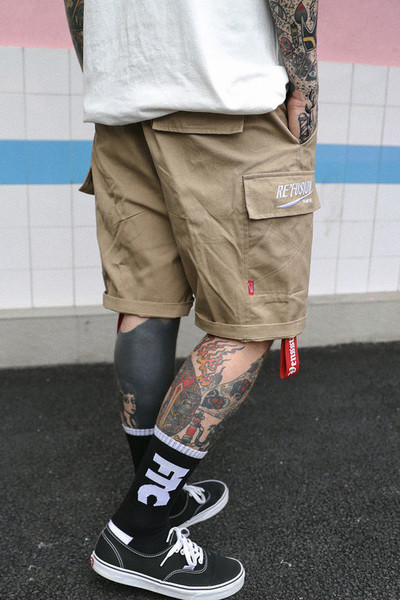 Стилни мъжки къси панталони с дълбоки джобове