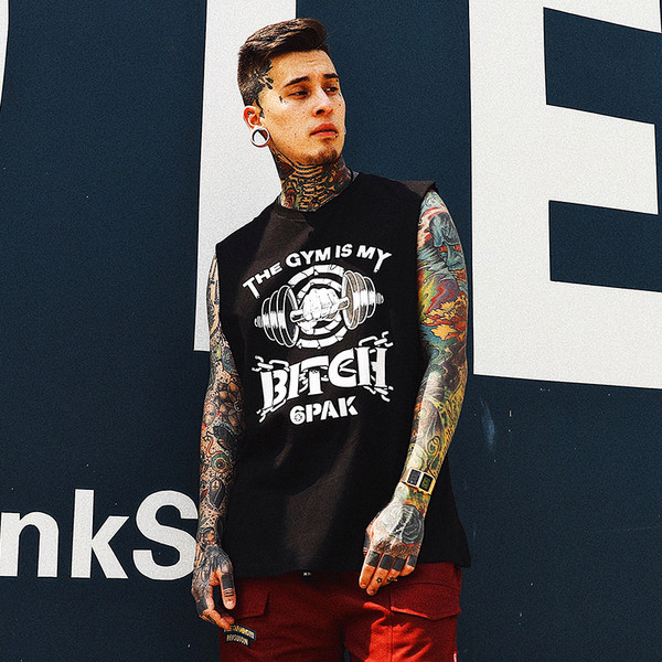 Κομψή ανδρική μπλούζα με επιγραφή και τριών χρωμάτων