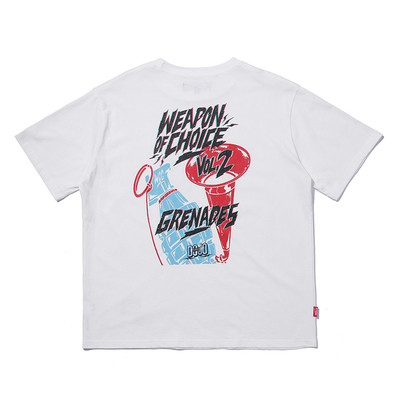 Красива мъжка тениска с надписи и изображение в бял и черен цвят