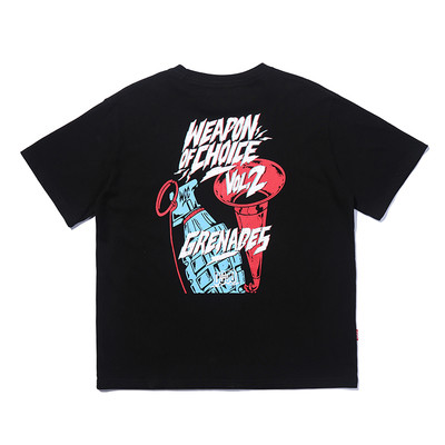 Красива мъжка тениска с надписи и изображение в бял и черен цвят