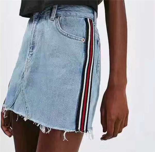 Κομψόι γυναικεία φούστα denim με χαλαρά άκρα