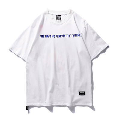 Готина мъжка тениска с изображение и надписи в черен и бял цвят