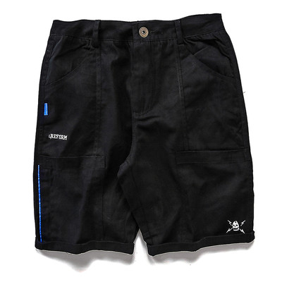 Стилни къси панталони за мъжете в камуфлажен цвят