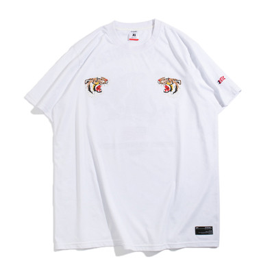 Стилна мъжка тениска с апликация, подходяща за ежедневие