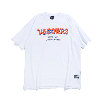 Готина мъжка тениска с надписи в сив, бял и черен цвят