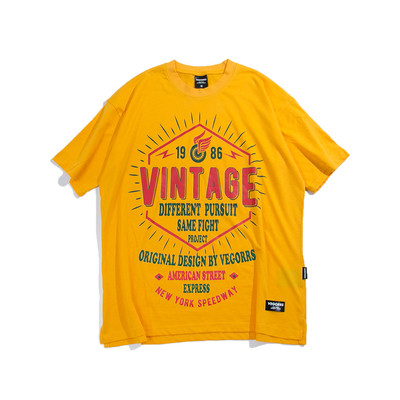 Мъжка тениска, много готина в черен и оранжев цвят с надписи